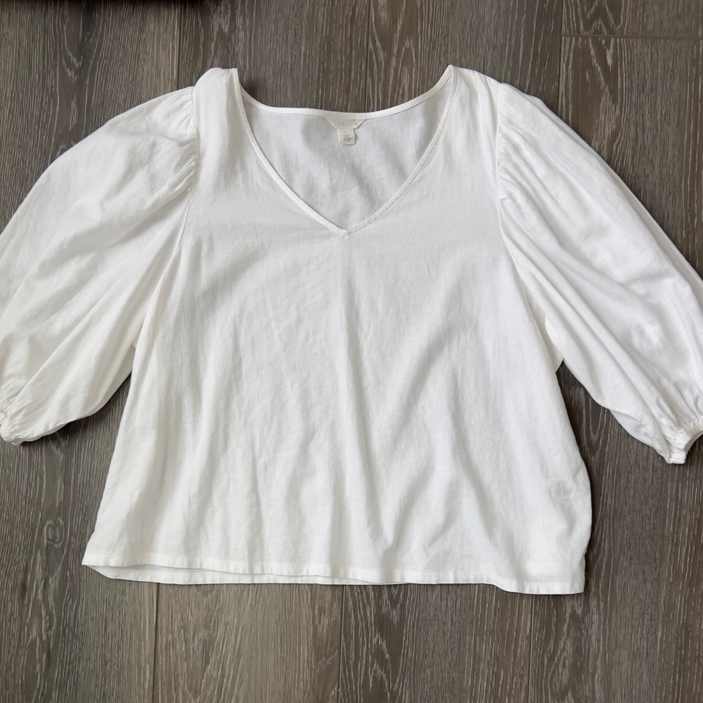 Women's White V-Neck Puff Sleeve Top - Classic Casual